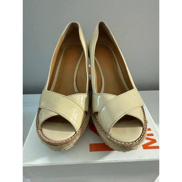 MICHAEL MICHAEL KORS $185 NUDE PATENT LEATHER WEDGE PEEPTOE HEELS SZ 7M - Picture 2 of 12